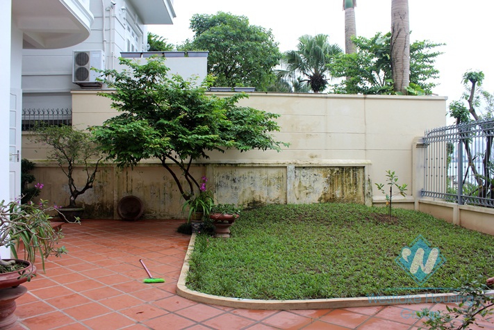 Lake view, Nice house for rent in Tay Ho.